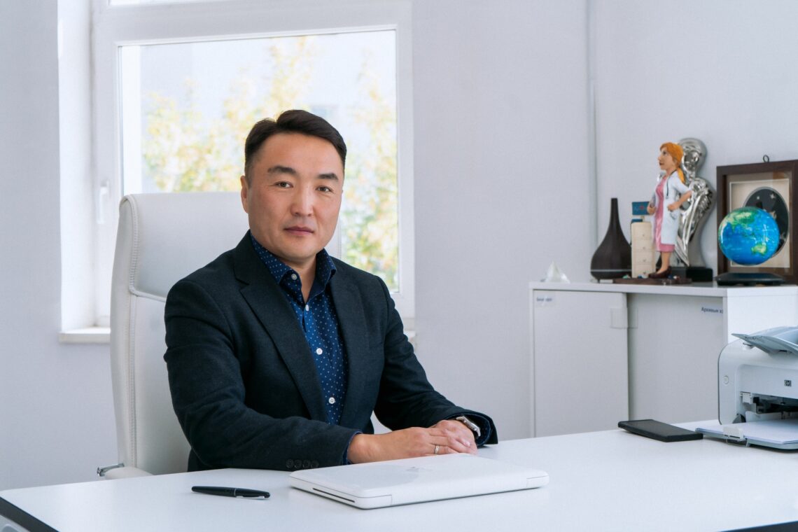 Эм зүйч: Эмийн зөв хэрэглээ, үйлчлүүлэгчийн аюулгүй байдлыг хангах үндсэн мэргэжилтэн