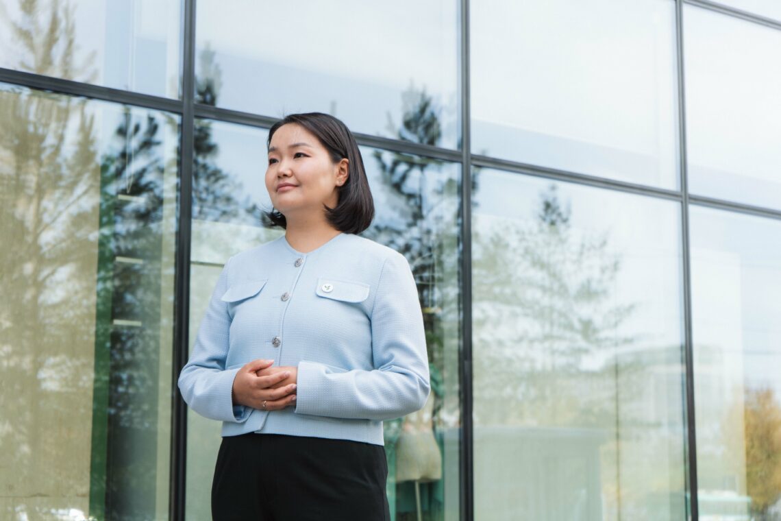 Бүх хүнтэй нэг шугамд зогсох нь манлайллын гол зарчим